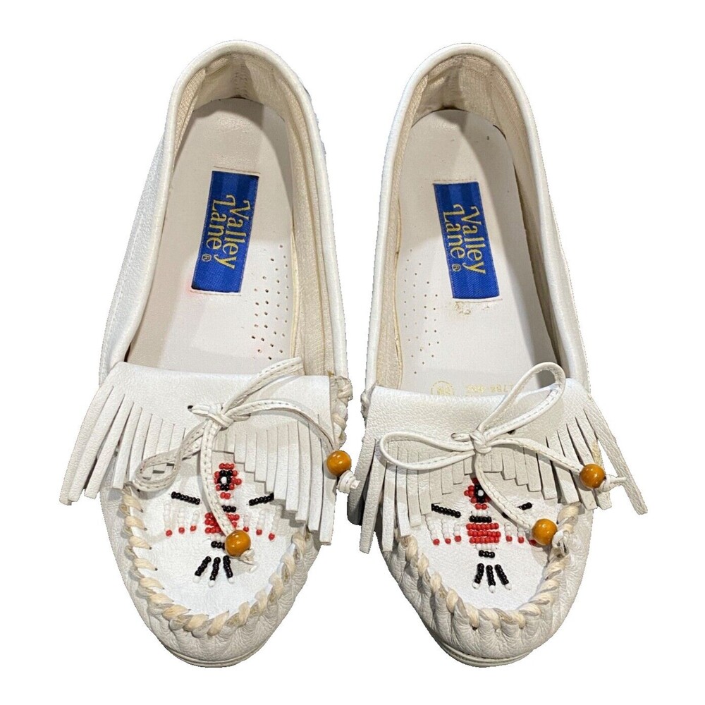 Vtg VALLEY LANE Womens 6M Moccasin Loafer Shoes White Leather Beaded Thunderbird